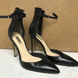 ‼️🚫SOLD🚫‼️ Snakeskin and leather Guess heels